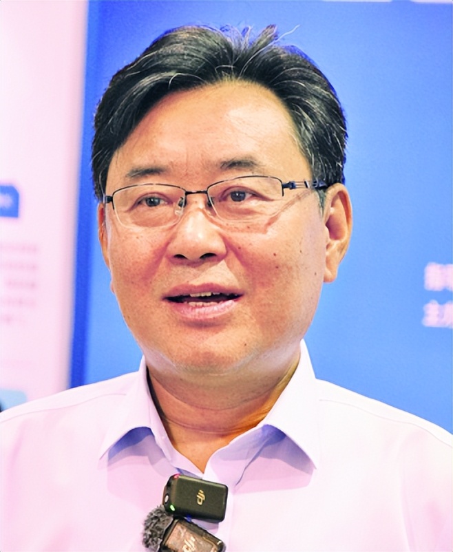 4-青島國信集團(tuán)黨委副書記，青島海洋集團(tuán)黨委副書記、董事長 鄧友成.jpg